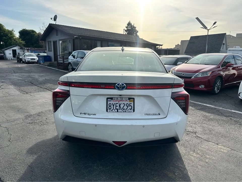 2017 Toyota Mirai - Image 6 of 9