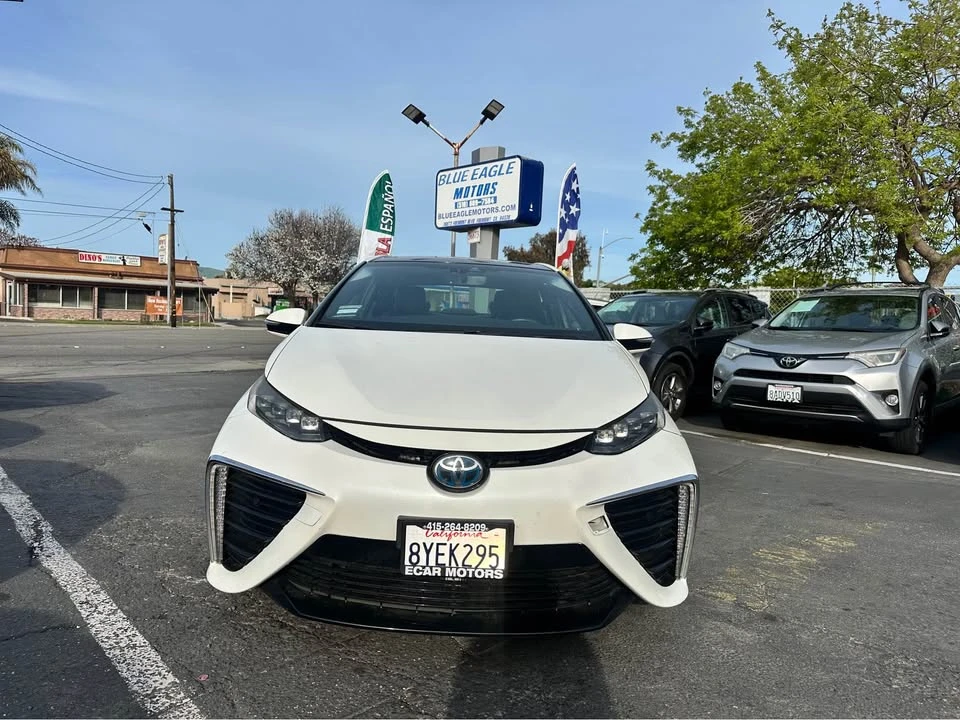 2017 Toyota Mirai - Image 5 of 9