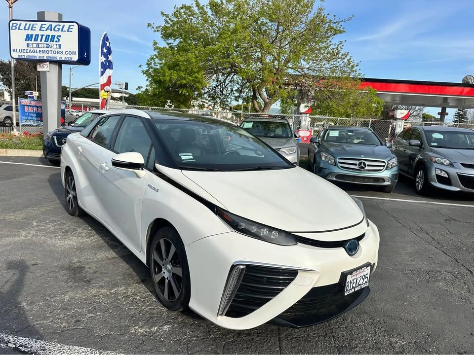 2017 Toyota Mirai - Image 2 of 9