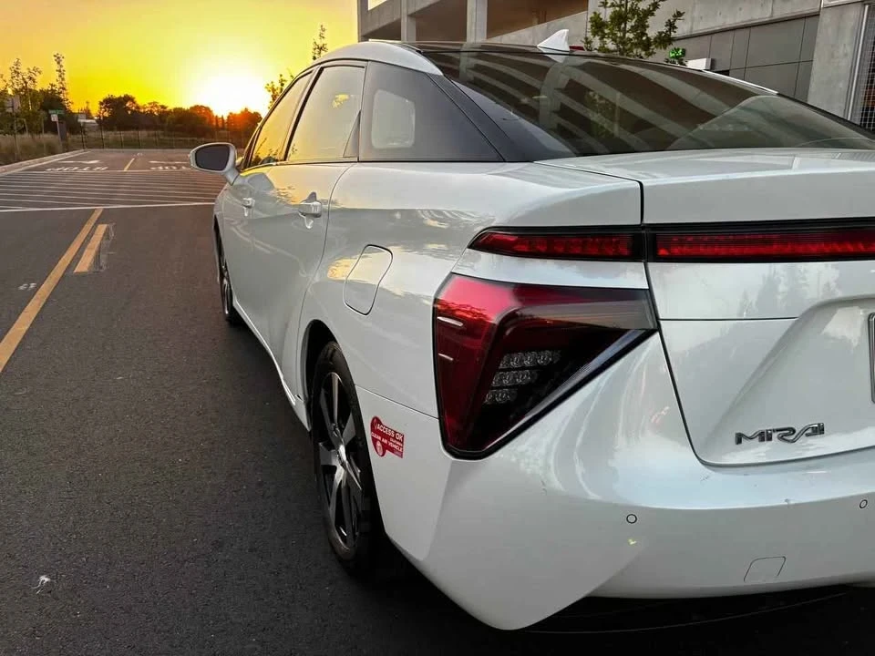 2017 Toyota Mirai - Image 6 of 19