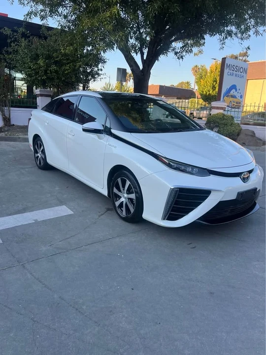 2017 Toyota Mirai - Image 3 of 7