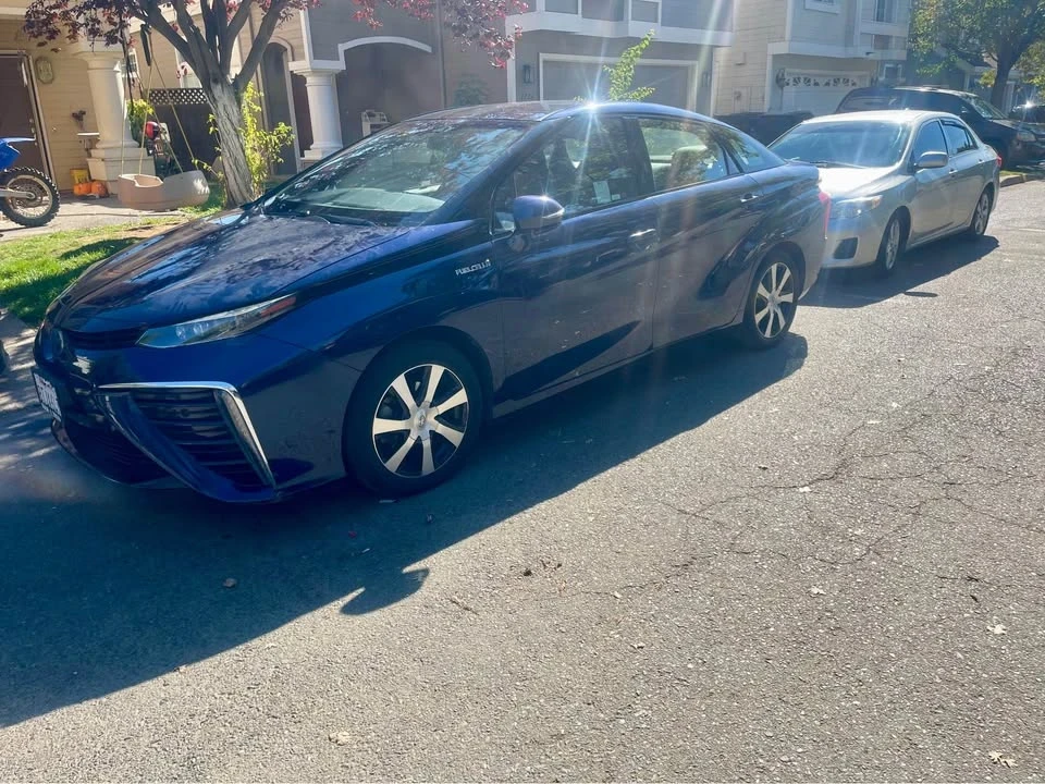 2017 Toyota Mirai - Image 3 of 5