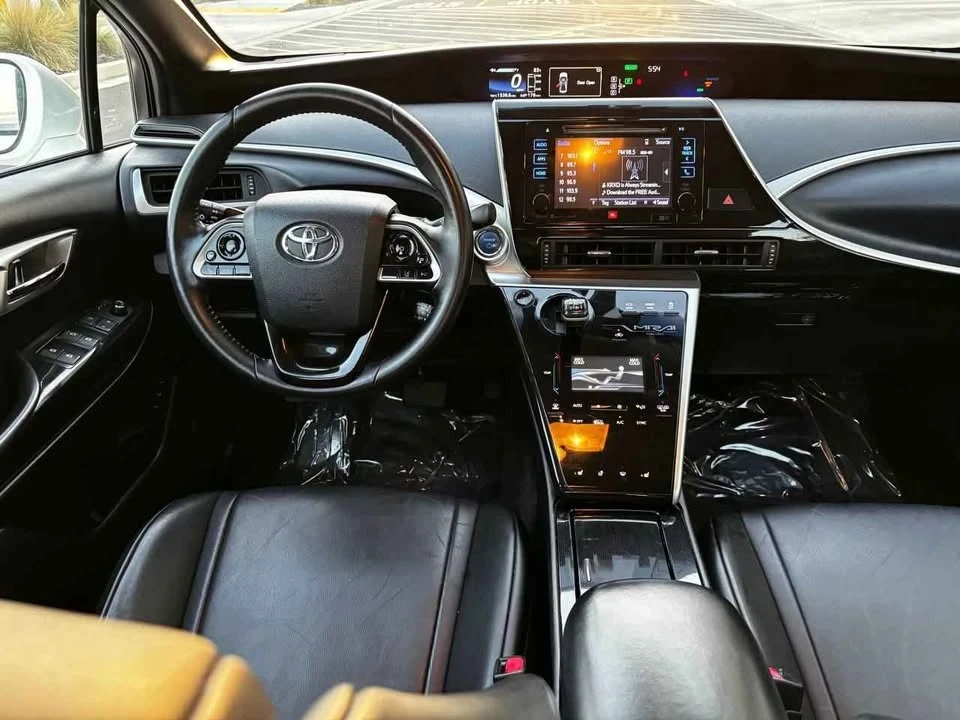 2017 Toyota Mirai - Image 13 of 19