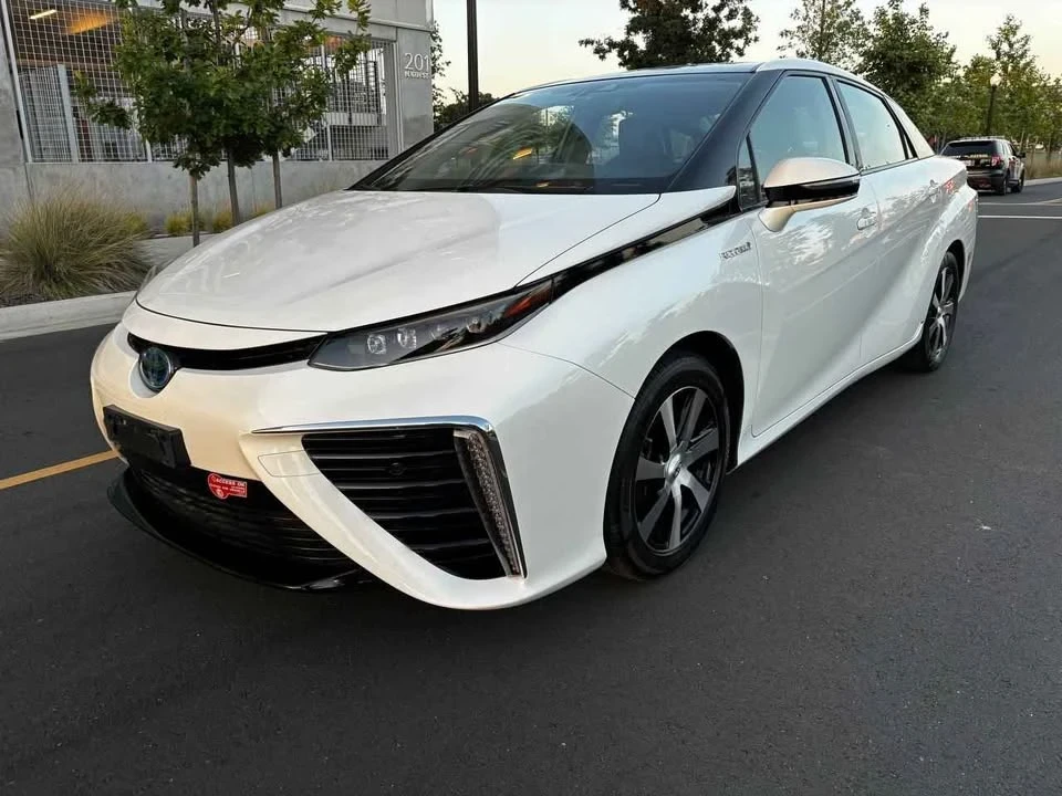2017 Toyota Mirai - Image 2 of 19