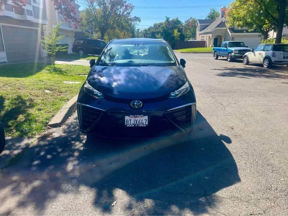 2017 Toyota Mirai - Image 2 of 5