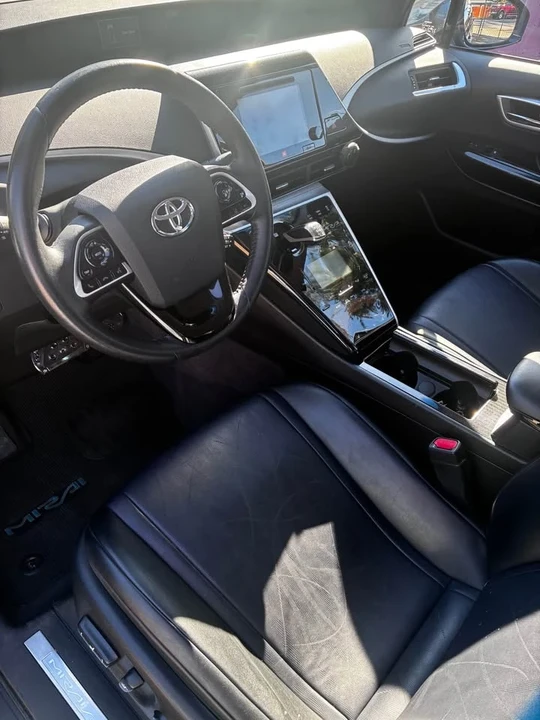 2017 Toyota Mirai - Image 2 of 5