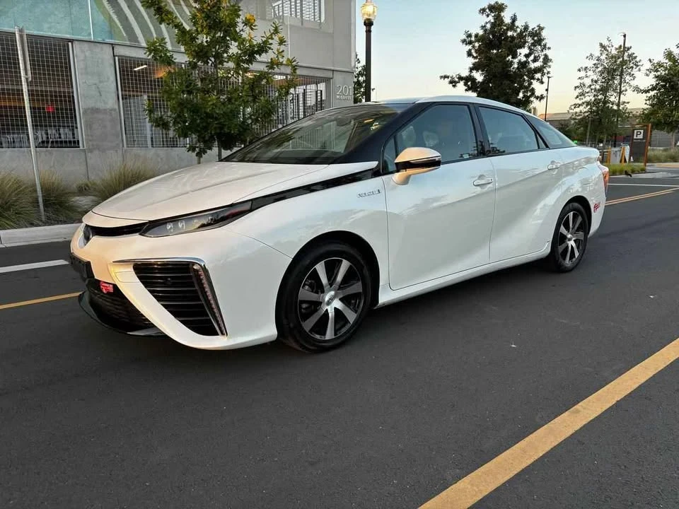 2017 Toyota Mirai - Image 3 of 19