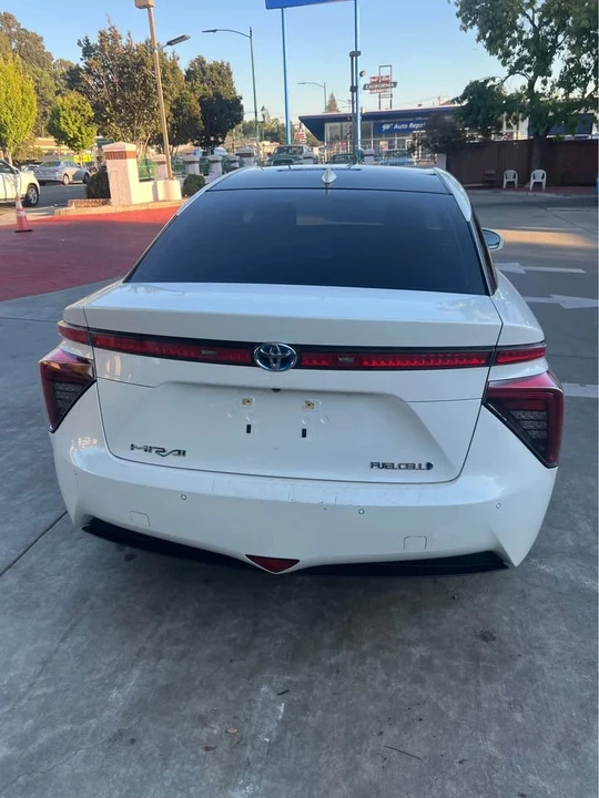 2017 Toyota Mirai - Image 4 of 7