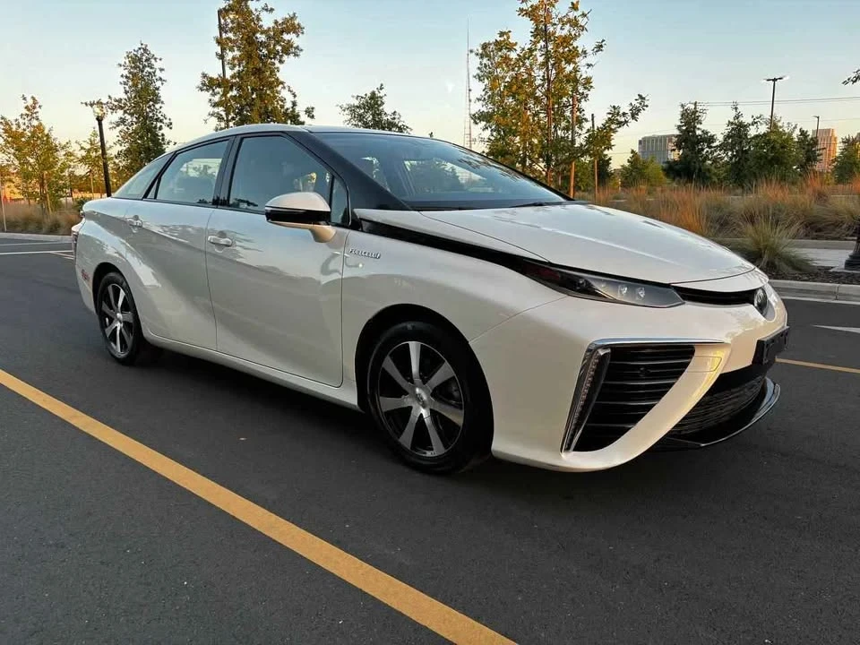 2017 Toyota Mirai - Image 10 of 19