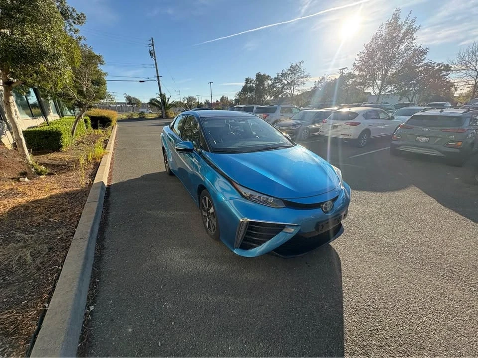 2017 Toyota Mirai - Image 4 of 12