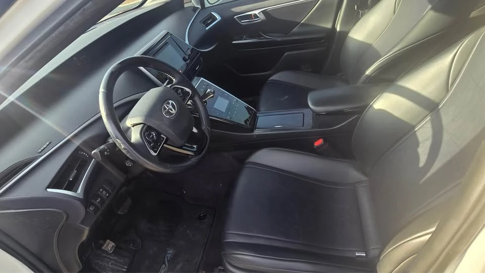 2017 Toyota Mirai - Image 6 of 10
