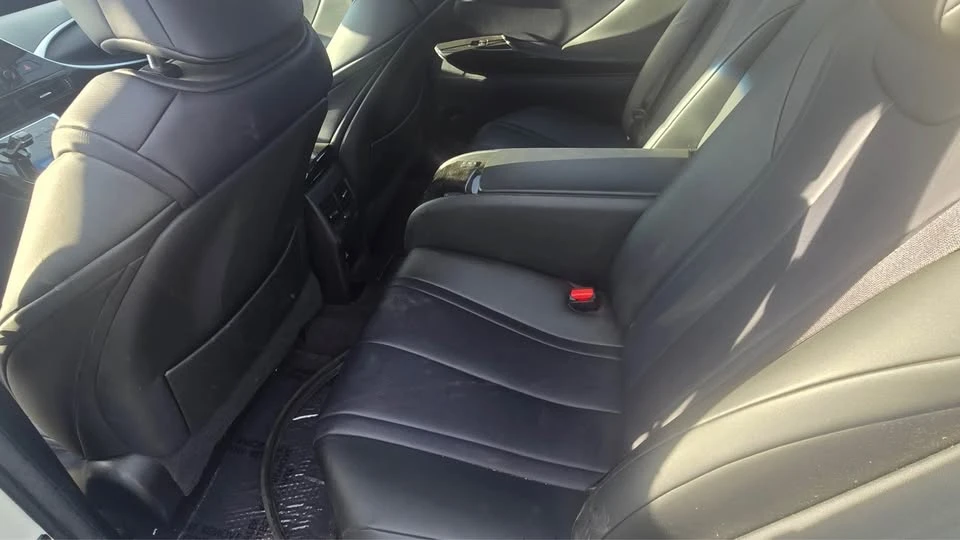 2017 Toyota Mirai - Image 7 of 10