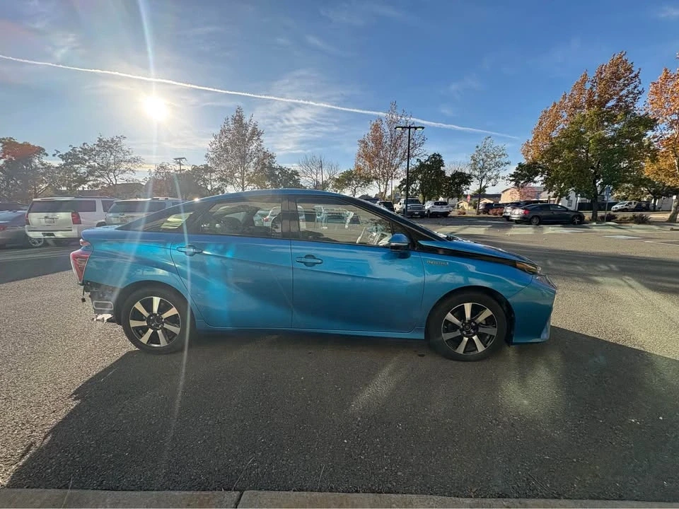 2017 Toyota Mirai - Image 5 of 12