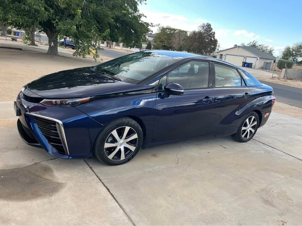 2017 Toyota Mirai - Image 3 of 4