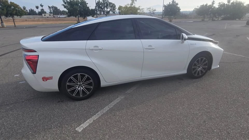 2017 Toyota Mirai - Image 3 of 10