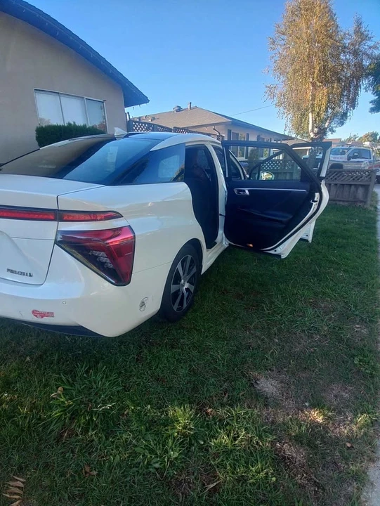 2017 Toyota Mirai - Image 12 of 16