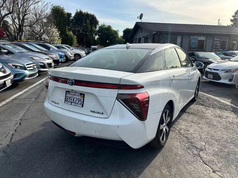 2017 Toyota Mirai - Image 5 of 9