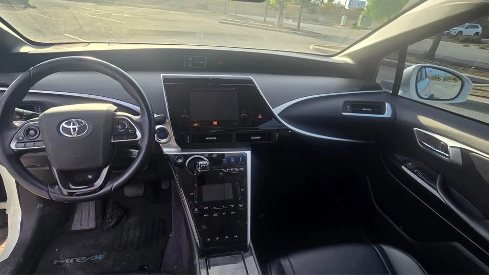 2017 Toyota Mirai - Image 8 of 10
