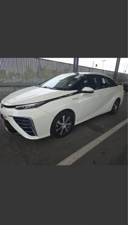 2017 Toyota Mirai - Image 2 of 7