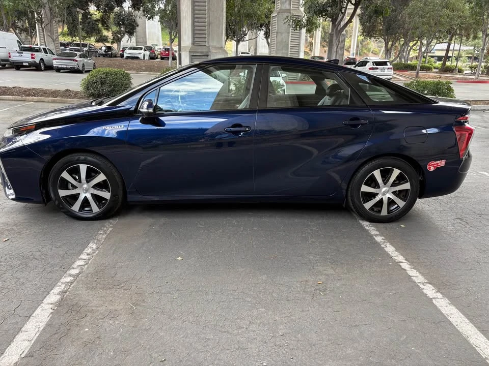 2017 Toyota Mirai - Image 2 of 20