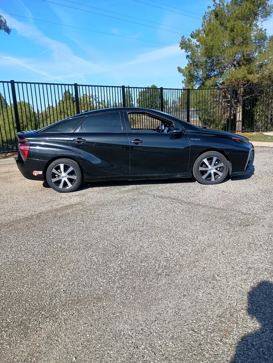 2017 Toyota Mirai - Image 2 of 10