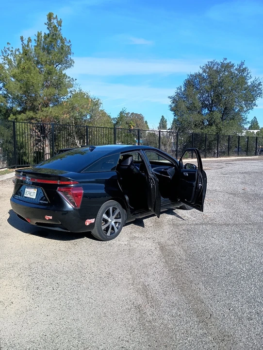 2017 Toyota Mirai - Image 4 of 10