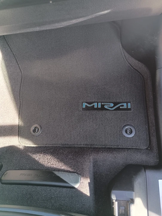 2017 Toyota Mirai - Image 9 of 10
