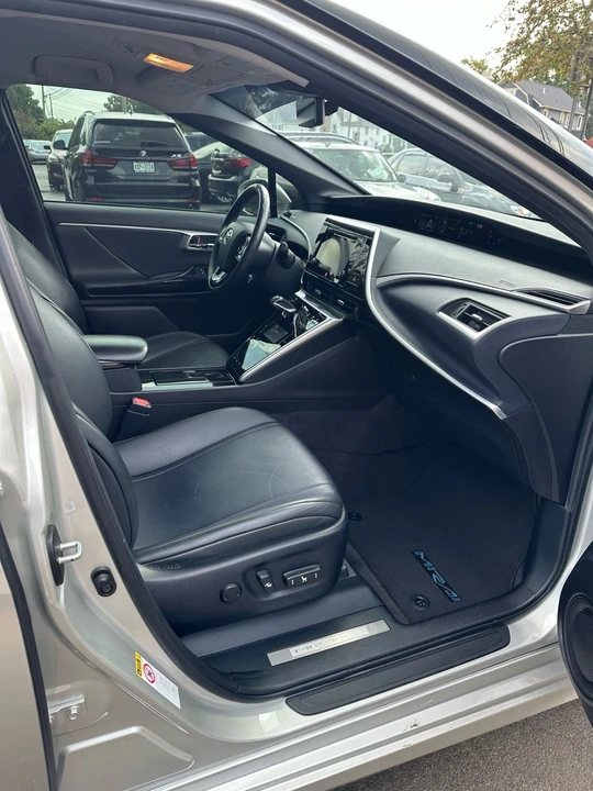 2017 Toyota Mirai - Image 15 of 21
