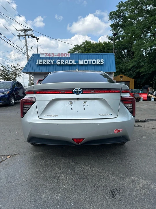 2017 Toyota Mirai - Image 4 of 21