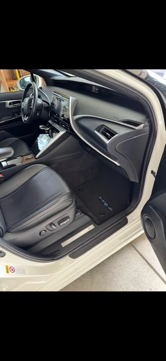 2017 Toyota Mirai - Image 8 of 9