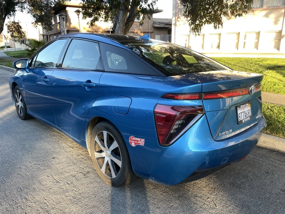 2017 Toyota Mirai - Image 4 of 13