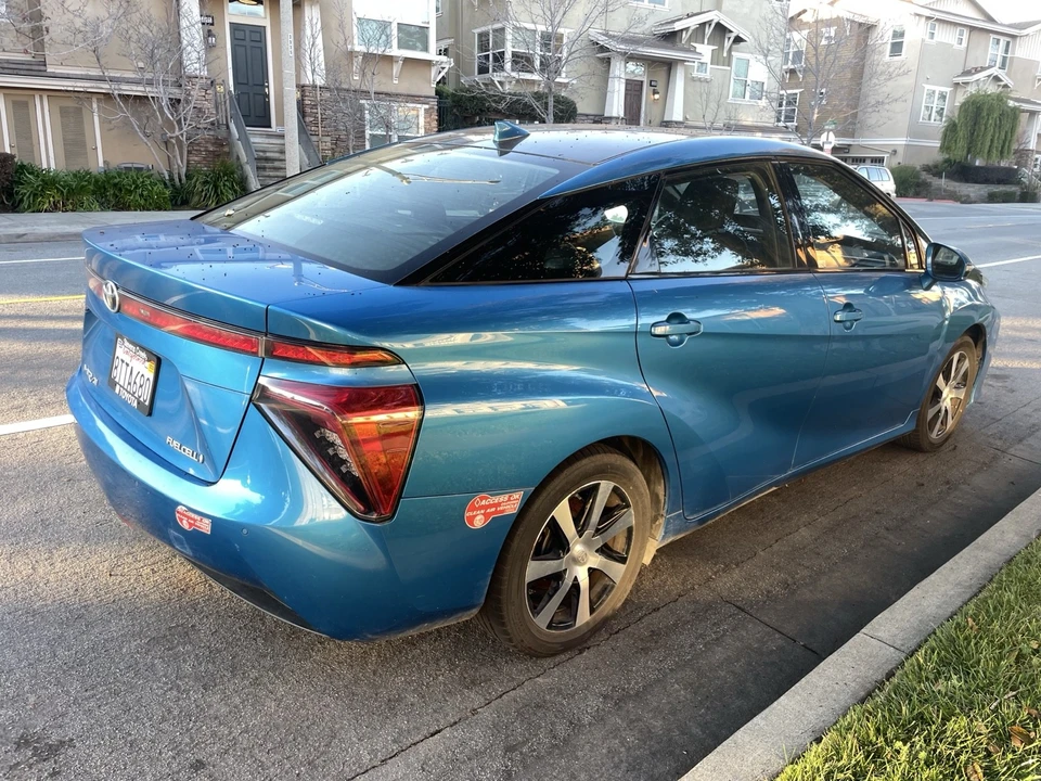 2017 Toyota Mirai - Image 3 of 13