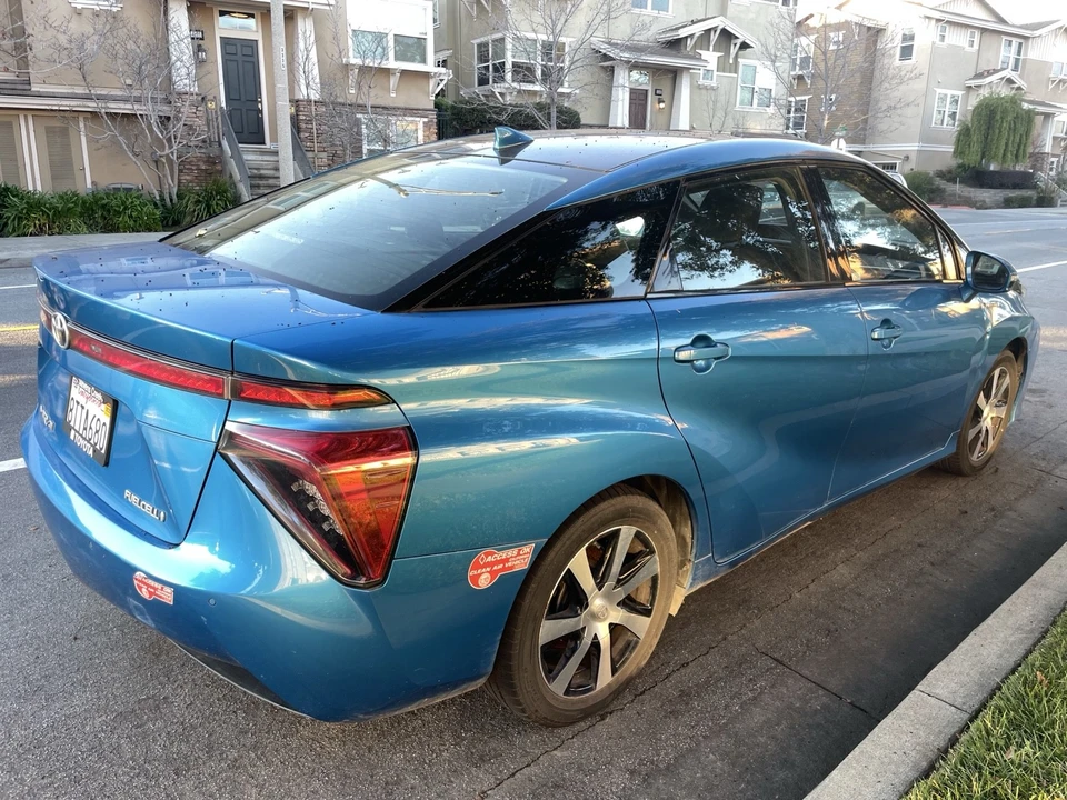 2017 Toyota Mirai - Image 2 of 13