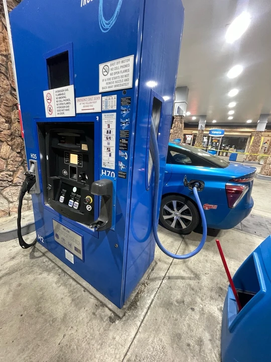 2017 Toyota Mirai - Image 8 of 13
