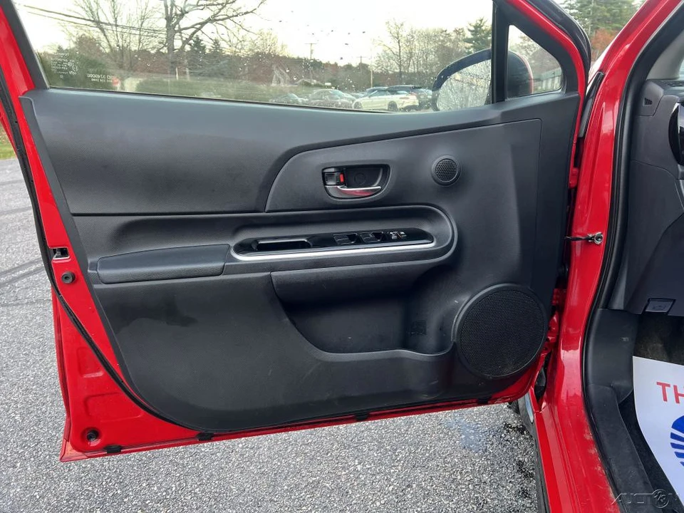 2017 Toyota Prius - Image 11 of 12