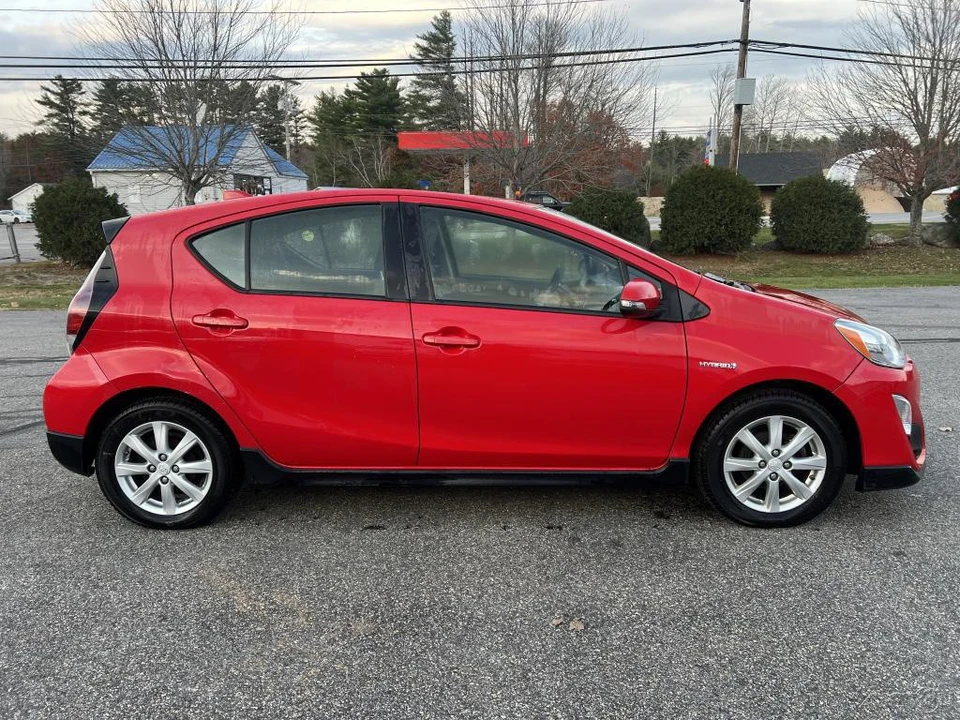 2017 Toyota Prius - Image 2 of 12