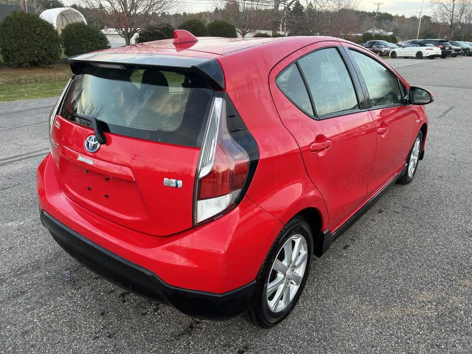 2017 Toyota Prius - Image 8 of 12