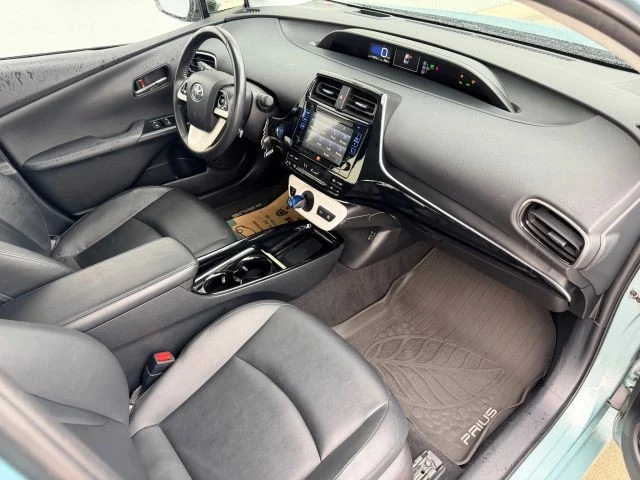 2017 Toyota Prius 4th Gen - Image 16 of 21