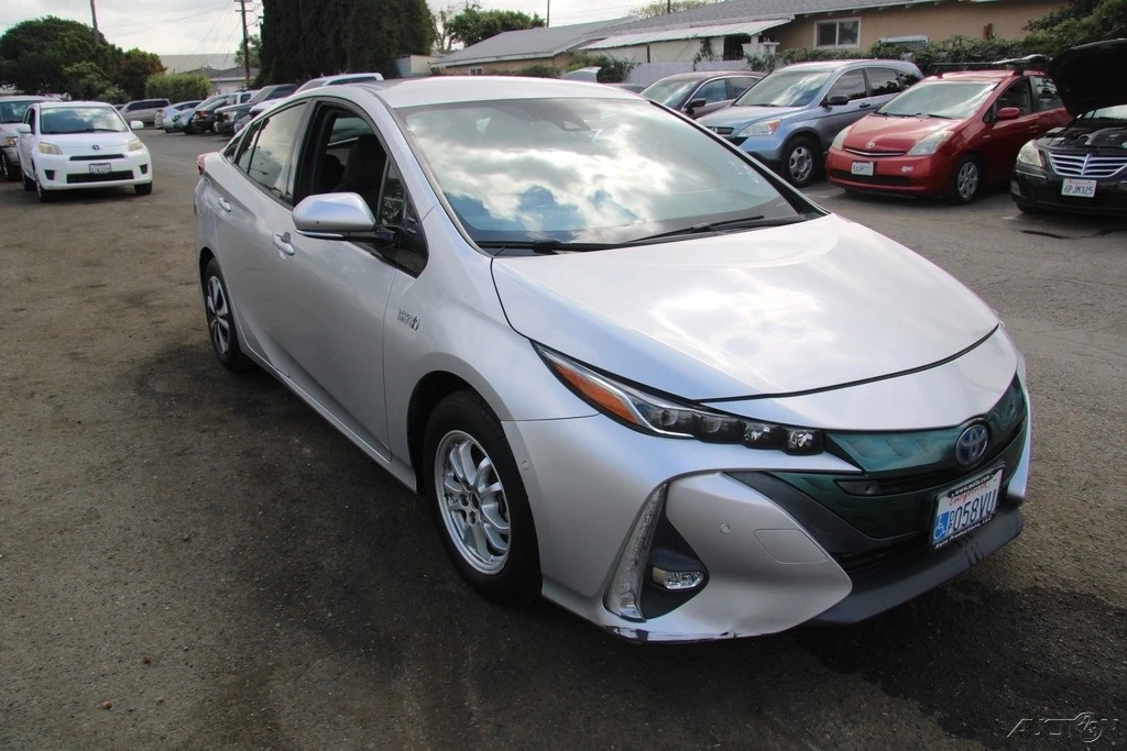 2017 Toyota Prius 4th Gen - Image 11 of 21