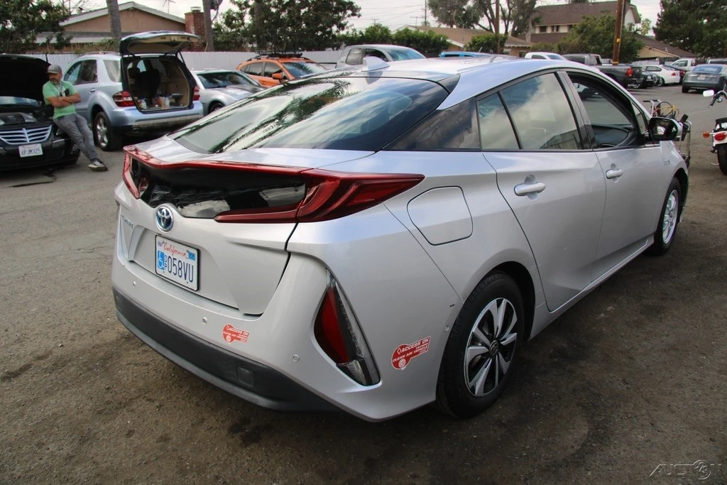 2017 Toyota Prius 4th Gen - Image 9 of 21