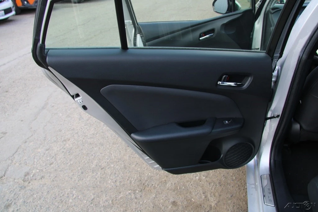 2017 Toyota Prius 4th Gen - Image 20 of 21