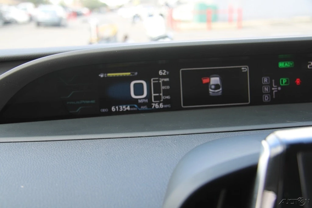 2017 Toyota Prius 4th Gen - Image 16 of 21