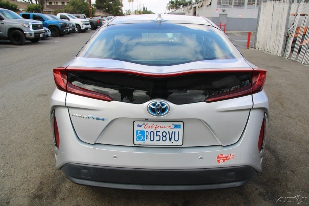 2017 Toyota Prius 4th Gen - Image 7 of 21