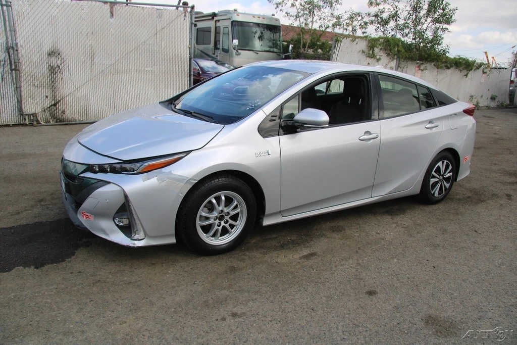 2017 Toyota Prius 4th Gen - Image 3 of 21