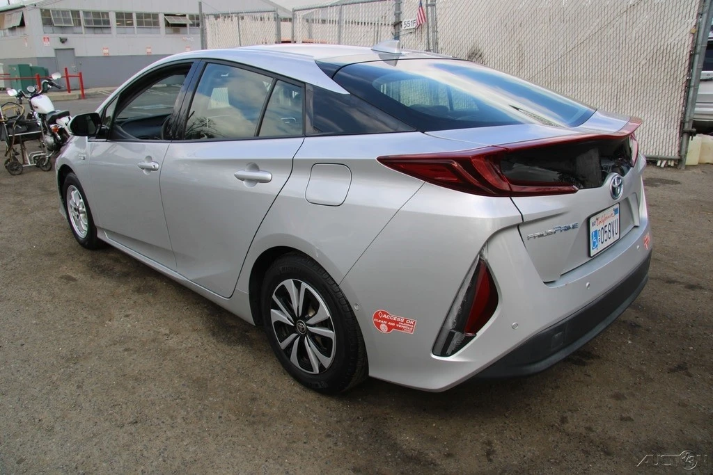 2017 Toyota Prius 4th Gen - Image 6 of 21