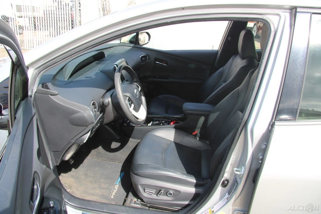 2017 Toyota Prius 4th Gen - Image 14 of 21