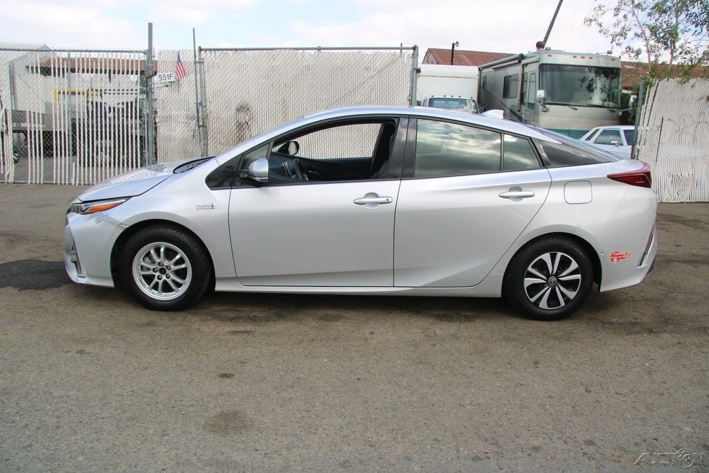 2017 Toyota Prius 4th Gen - Image 5 of 21