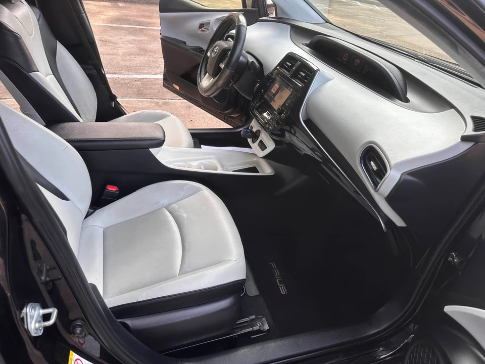 2017 Toyota Prius 4th Gen - Image 17 of 21