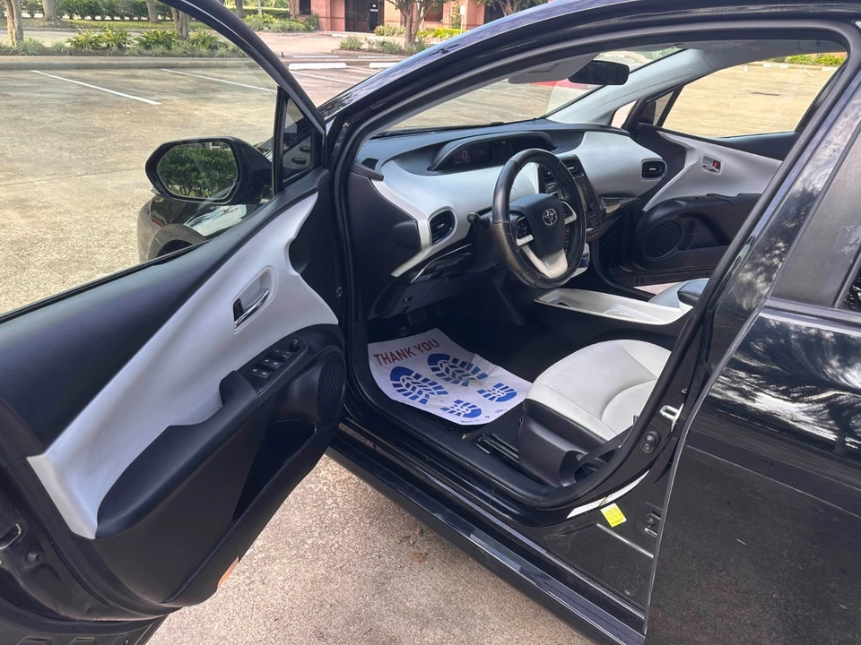 2017 Toyota Prius 4th Gen - Image 11 of 21