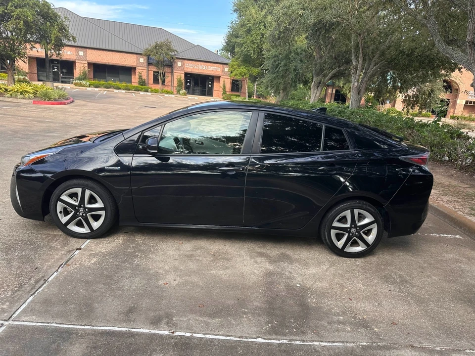 2017 Toyota Prius 4th Gen - Image 8 of 21